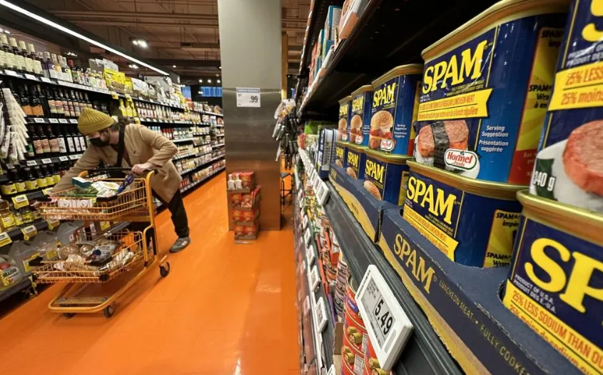 Electronic price tags are popping up in Canadian grocery stores. Here’s what it means for customers