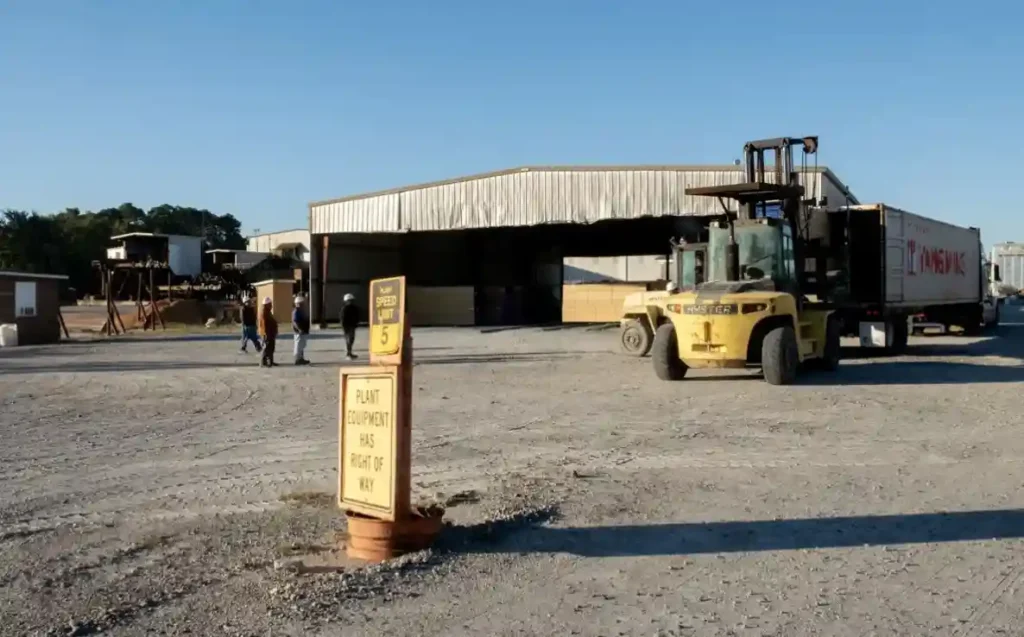 Generational Republican family loses 95-year-old sawmill as Trump’s tariff chaos wipes out jobs 2 Generational Republican family loses 95-year-old sawmill as Trump’s tariff chaos wipes out jobs